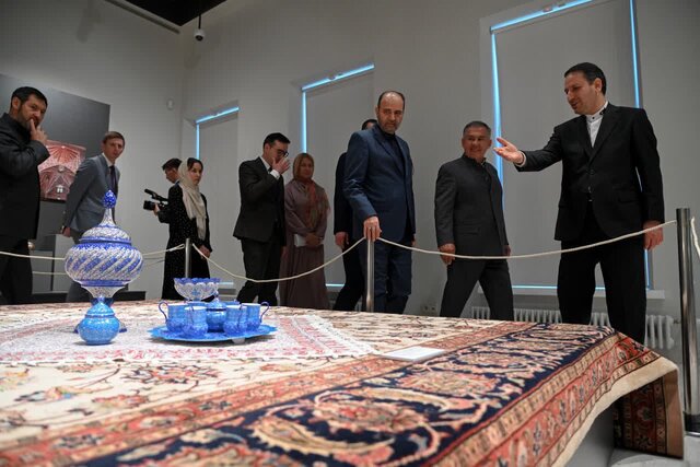 بازدید استاندار آذربایجان شرقی از نمایشگاه "ایران من"
